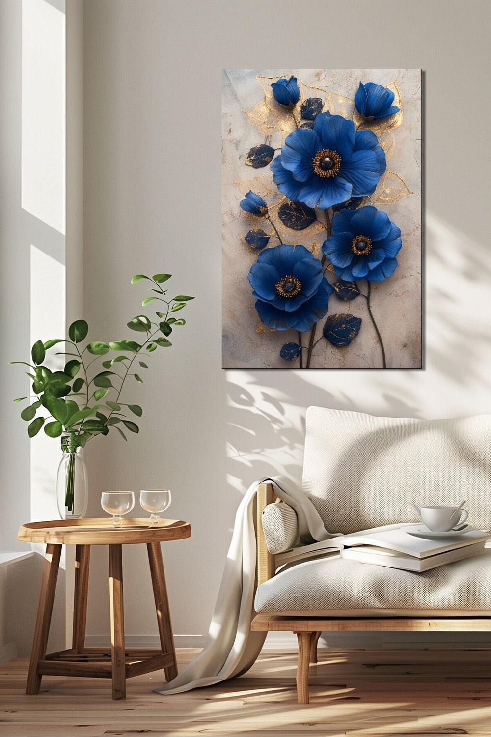 Mavi Çiçek Baskılı Cam Tablo – Altın Detaylı Şık Floral Dekoratif Duvar Tablosu