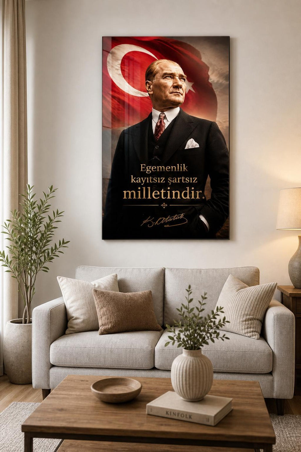 Atatürk ve Türk Bayrağı Baskılı Cam Tablo – Egemenlik Sözlü Dekoratif Duvar Tablosu