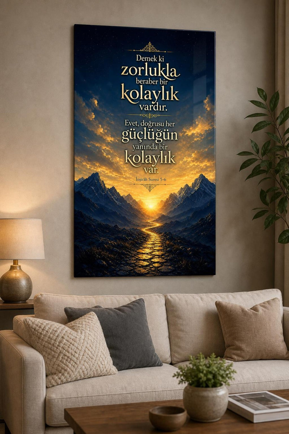 İnşirah Suresi Baskılı Cam Tablo – Manevi Sözlü UV Baskı Duvar Tablosu