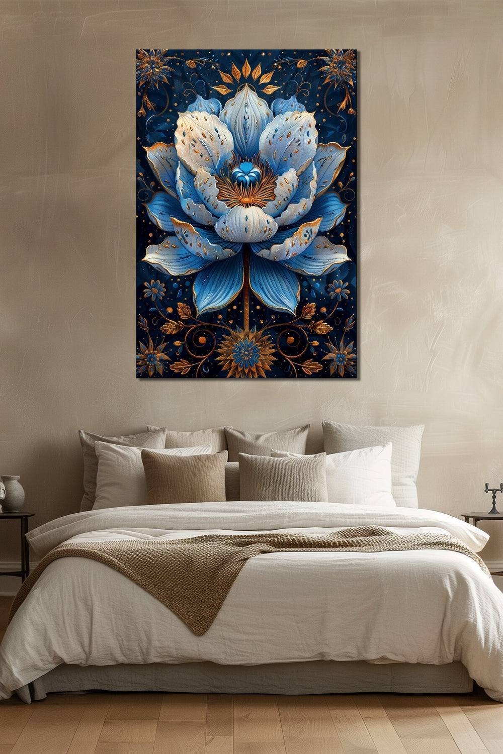 Mavi Çiçek Baskılı Cam Tablo – Altın Detaylı Lotus Desenli Dekoratif Duvar Tablosu