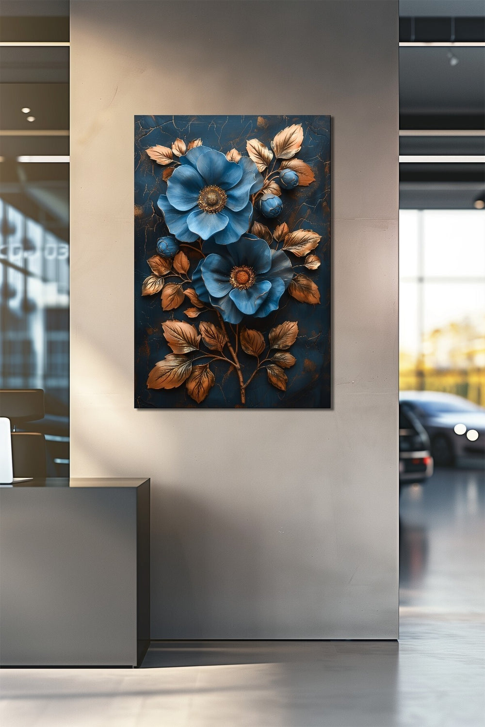 Mavi Çiçek Baskılı Cam Tablo – Altın Detaylı Modern Dekoratif Duvar Tablosu