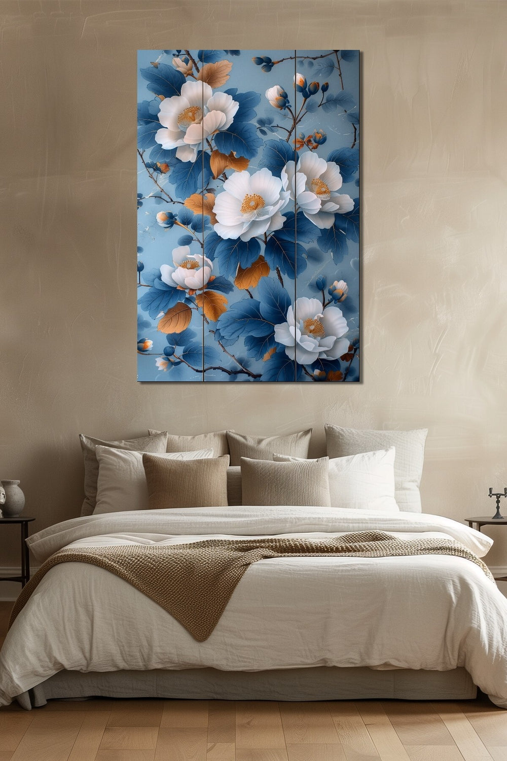 Çiçek Baskılı Cam Tablo – Mavi Beyaz Floral Desenli Şık Dekoratif Duvar Tablosu