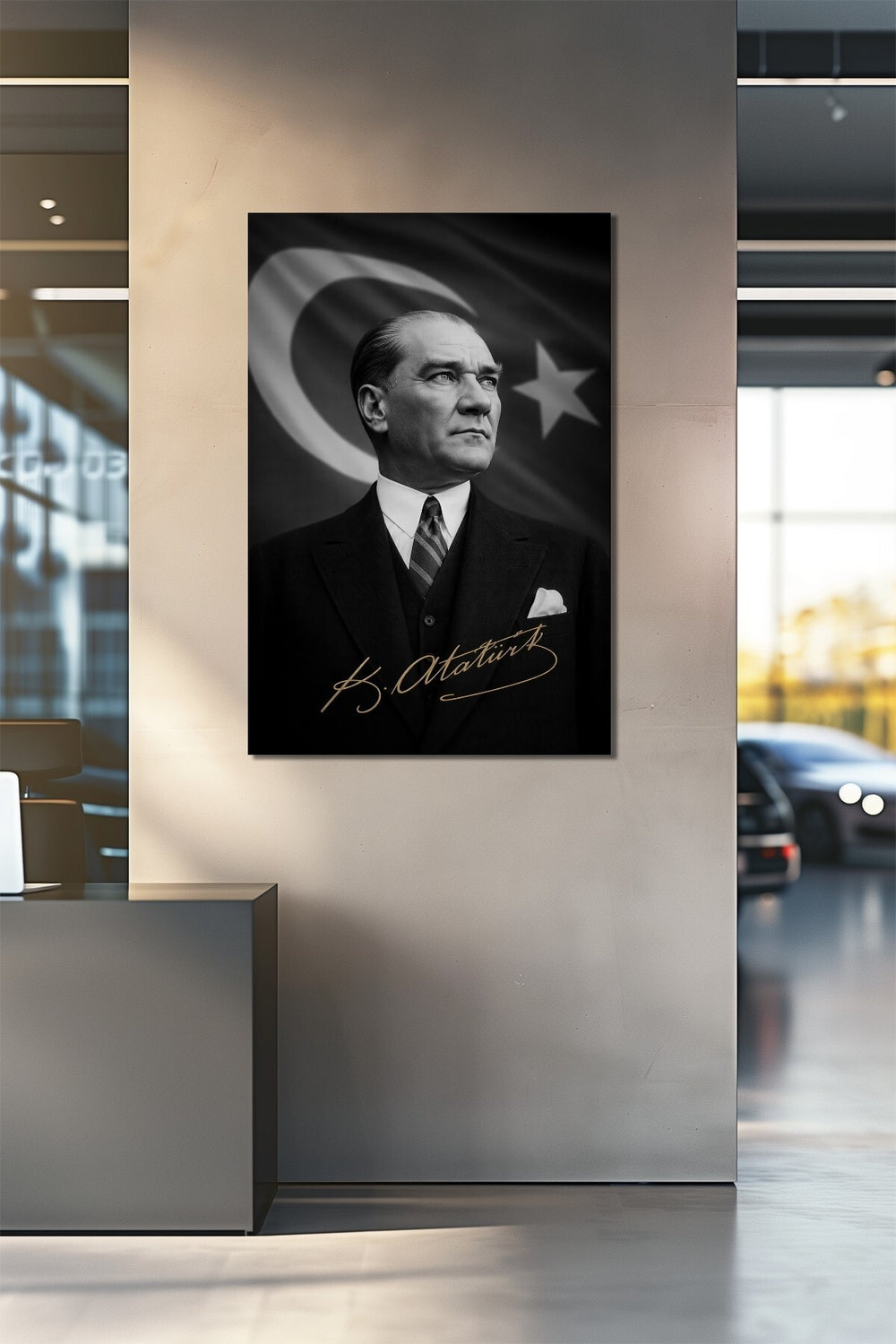 Atatürk Portre Baskılı Cam Tablo – Türk Bayrağı Arka Planlı Şık Tasarım