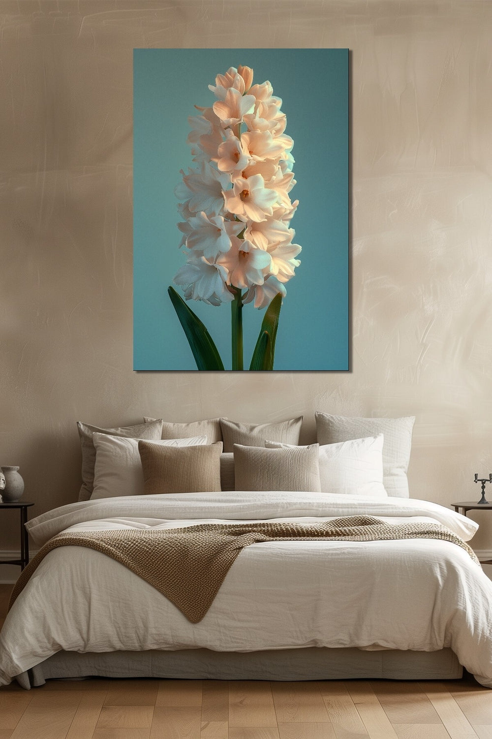 Sümbül Çiçeği Baskılı Cam Tablo – Pastel Mavi Arka Plan Modern Dekoratif Tablo