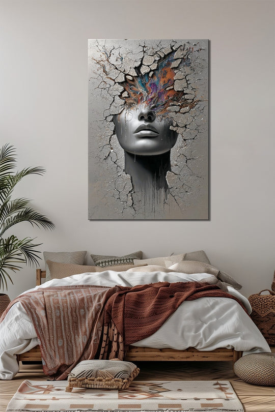 Soyut Kadın Yüzü Baskılı Cam Tablo – Çatlak Efektli Modern Sanat Duvar Dekoru