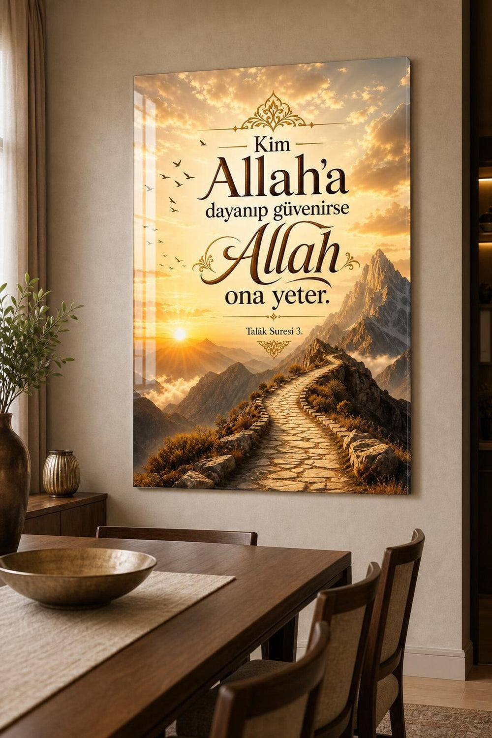 Allah'a Güven Ayetli Baskılı Cam Tablo – UV Baskı Dini Dekoratif Duvar Tablosu