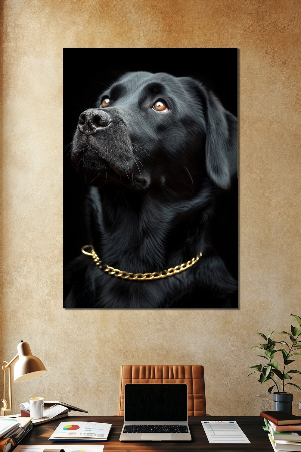 Siyah Köpek Baskılı Cam Tablo – Gold Zincir Detaylı Modern ve Şık Duvar Dekoru